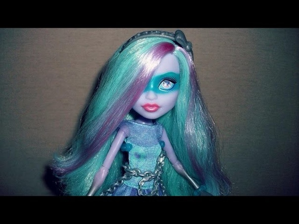 Monster High Twyla Getting Ghostly Haunted Doll Review (