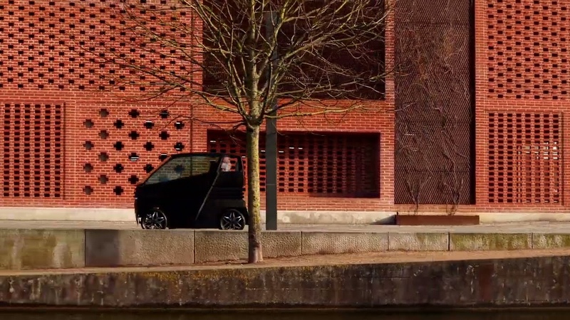 i EV Z: A micro mobility vehicle that changes size based on your