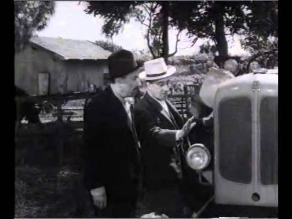 Totò alla guida del trattore ( Da Totò Peppino e