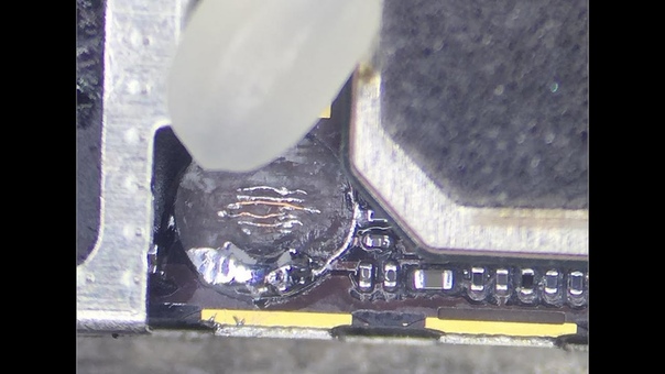 Classic 5s long screw damage trace repair to solve blue screen of