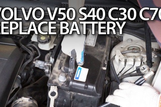 Как заменить автомобильный аккумулятор в Вольво С30, платформы S40, V50 на С70 (техническое обслуживание, ремонт)