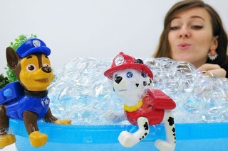 Patrulla de cachorros en la piscina. Guardería Infantil el Segundo Turno