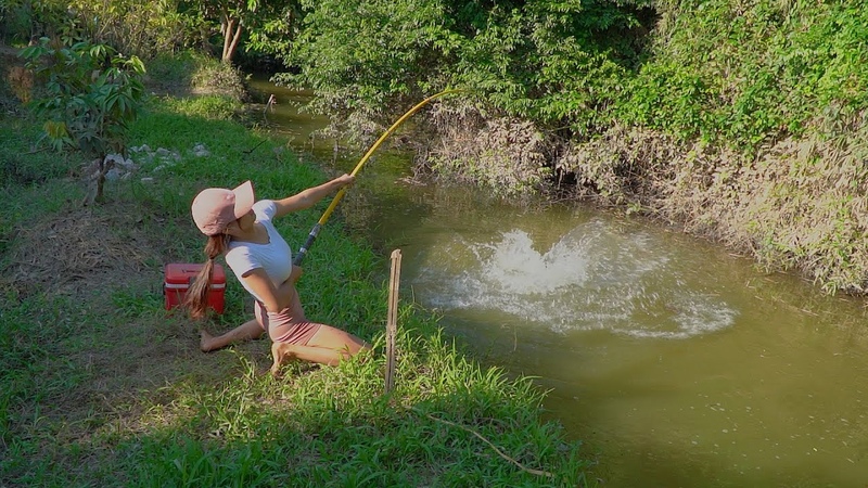 Amazing Fishing. The Biggest Fishing Girl for the First Time, Hook