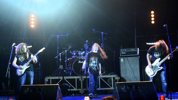 Wild Shadows No Name, Live in