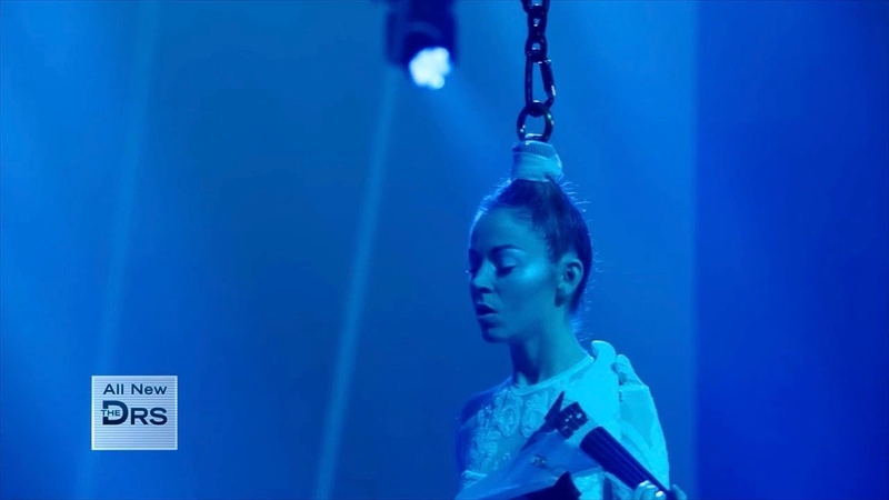 How Violinist Lindsey Stirling Learned to Hang By Her