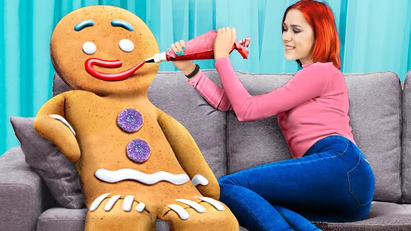 Огромные и миниатюрные новогодние сладости 8