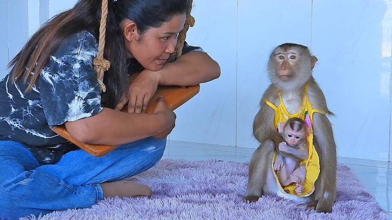 Adorable Mom Luna Take Care Daughter Valen
