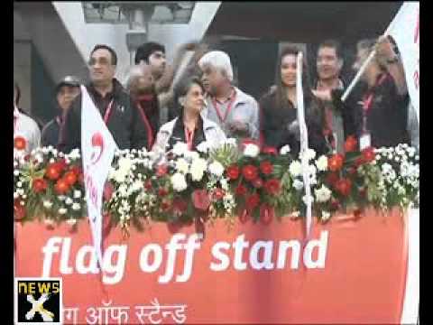 Shahrukh, Bipasha flag off Delhi Half