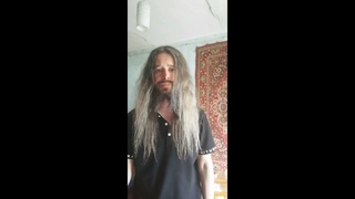 Длинноволосый 43-летний тенор мужчина-Пределы головного звука эстрадного и микста(Си1 и Фа2)