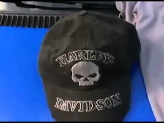 Polcia encontra carro roubado e descobre que a culpa foi do 'Harley e Davidson'