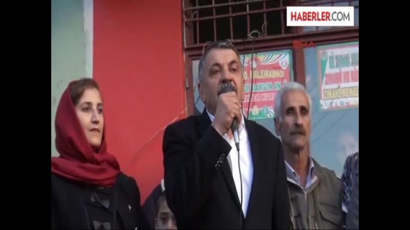 Askeri Konvoy Geçerken PKK Şov