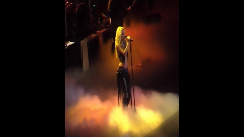 Shakira TOTM bootleg ( Berlin, Germany) 01 Intro and Ojos