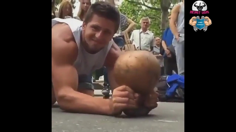 BIG CALISTHENICS MONSTER