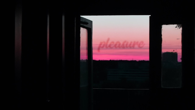 P L E Λ S U R