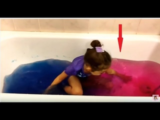 Гигантский СлАЙмЫ бафф в ванной с водой/ не УПАДИ!  Челлендж /Slime Baff bath