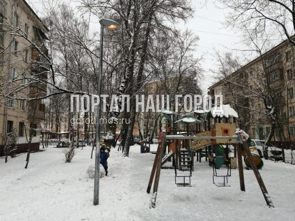 Коммунальные службы заменили лампы в фонарях во дворе на Федора Полетаева Коммунальные службы заменили лампы в фонарях во дворе на Федора Полетаева