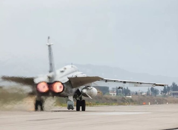 Бомбардировщики Су-24 ВКС России нанесли удар по протурецким боевикам отбив масштабное наступление Бомбардировщики Су-24 ВКС России нанесли удар по протурецким боевикам отбив масштабное наступление