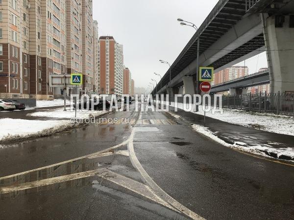 Дорожные службы восстановили знаки на участке дублера проспекта Защитников Москвы Дорожные службы восстановили знаки на участке дублера проспекта Защитников Москвы