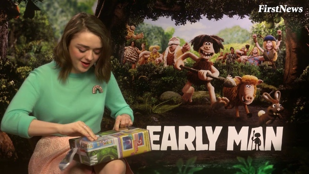 UNBOXING ALERT Maisie Williams opens her Celebrity
