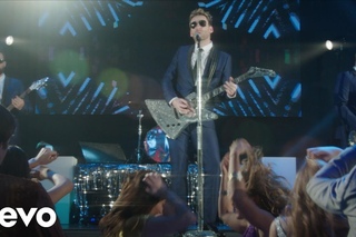 Nickelback - She Keeps Me Up