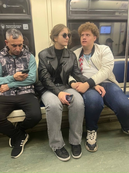 НЕАДЕКВАТНЫЕ ПАССАЖИРЫ В МЕТРО‼‼‼обходите...