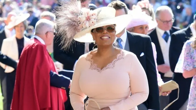 Подлинная история того, что произошло между помощниками королевы и Сассексами на этой неделе Подлинная история того, что произошло между помощниками королевы и Сассексами на этой неделе