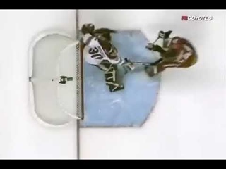 Anton Volchenkov scores a second chance goal vs Coyotes and Ilya Bryzgalov (2008)