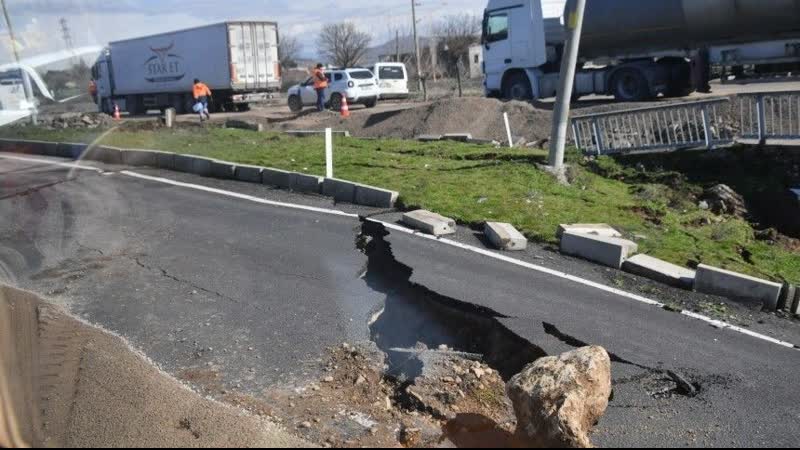 Турцию продолжает трясти после смертельного